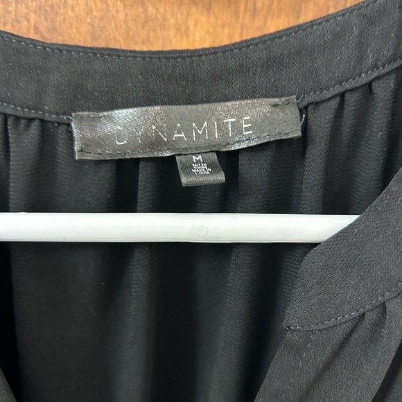 Short dress with waist tie. Gold details on tie. - Picture 2 of 2